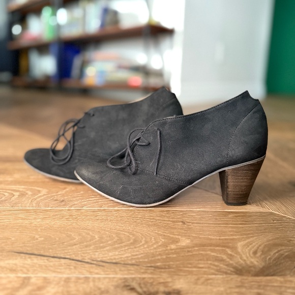 Witchy Black Lace-Up Heels / Booties - Picture 7 of 10